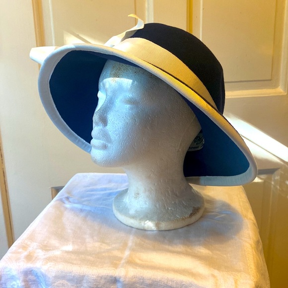 vintage Gabriel Amar for Frank Olive navy wool hat, wide white grosgrain ribbon. - Picture 2 of 5